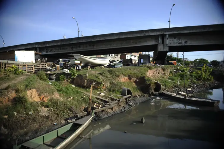 Rio de Janeiro - Moradores do Complexo da Maré, agora ocupado por tropas do Exército e Fuzileiros Navais, vivem expectativa de mudanças sociais (Fernando Frazão/Agência Brasil)
